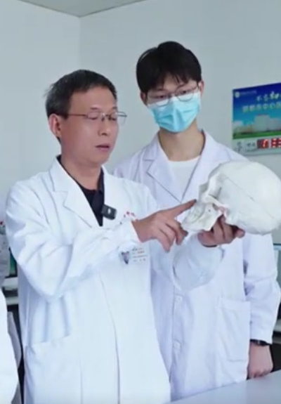 奉献爱心  播撒微笑 ——记邯郸市中心医院口腔科主任焦建军